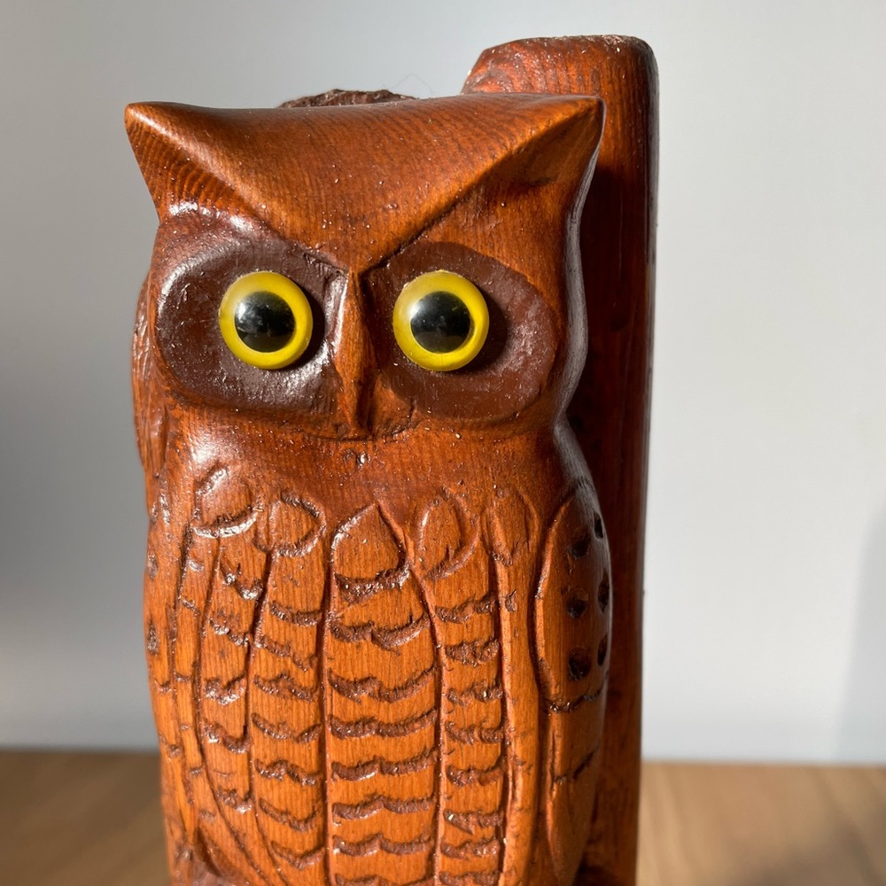 VINTAGE Mid-century Carved Wooden Owl Statue with Yellow Eyes - Picture 3 of 11